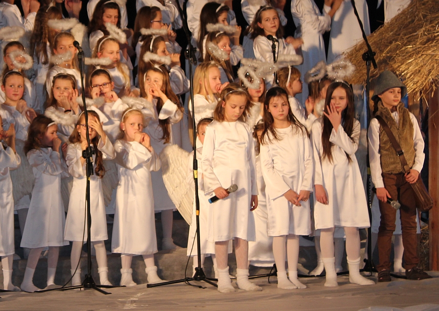  Premierowy koncert bożonarodzeniowy :: scholi Ziarenka Nadziei