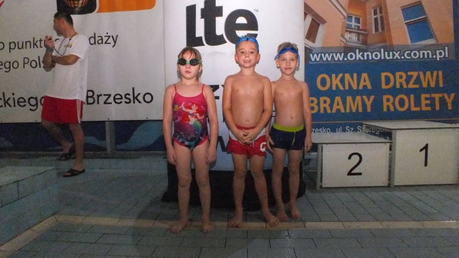 Niepodległościowe pływanie :: Brzesko 2015