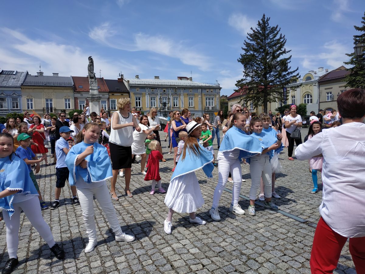 Taneczne urodziny Jana Pawła II :: Brzesko 2019